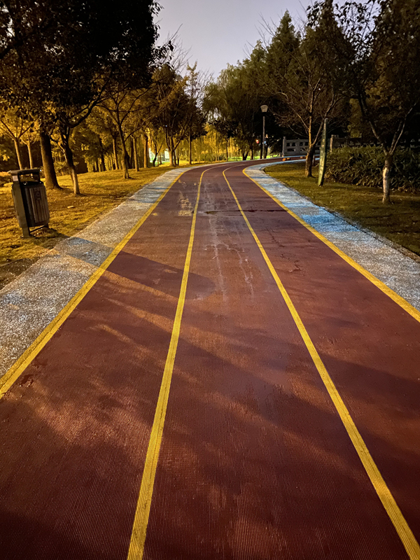 步道■无锡首条紫色荧光步道启用