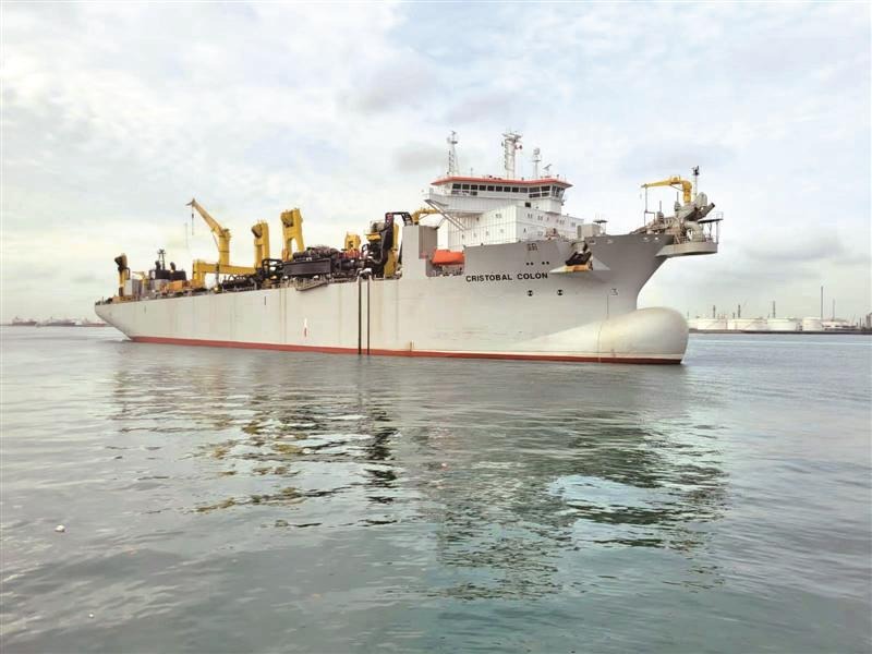 全球最大耙吸式挖泥船抵达江阴港创下中船澄西近期修理船舶之最